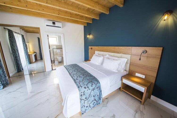 Blanca Beach Hotel