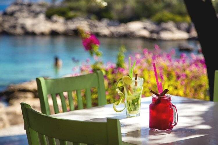 Blanca Beach Hotel