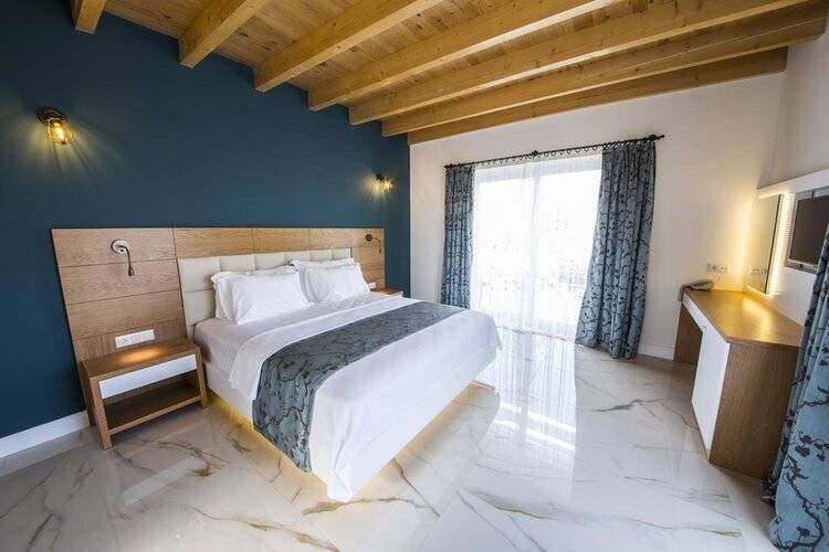 Blanca Beach Hotel