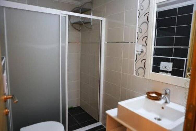 Ugur Hotel