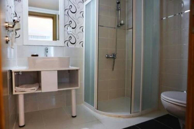 Ugur Hotel