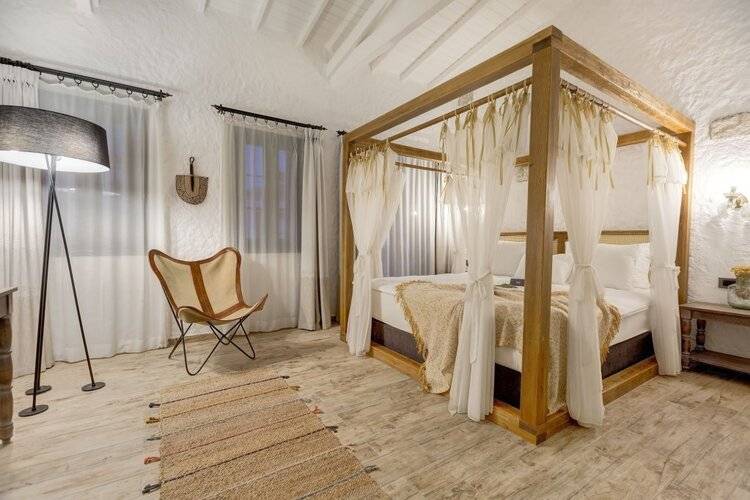Alachi Hotel