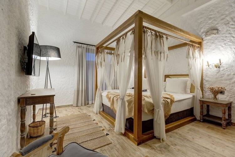 Alachi Hotel