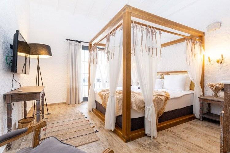 Alachi Hotel