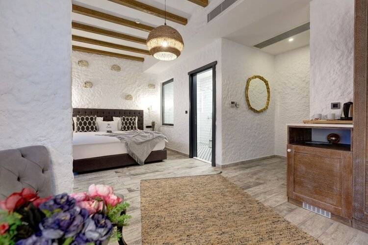 Alachi Hotel