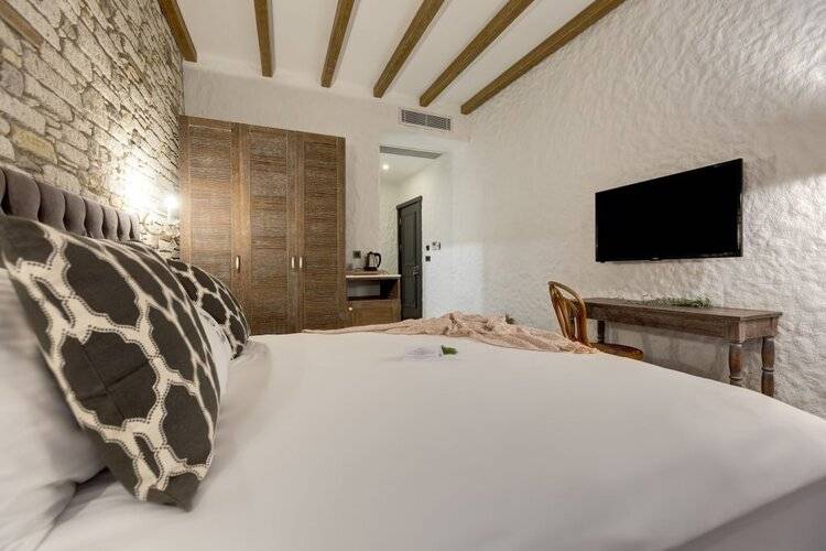 Alachi Hotel