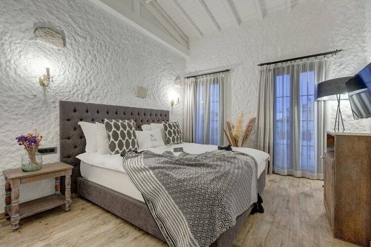 Alachi Hotel