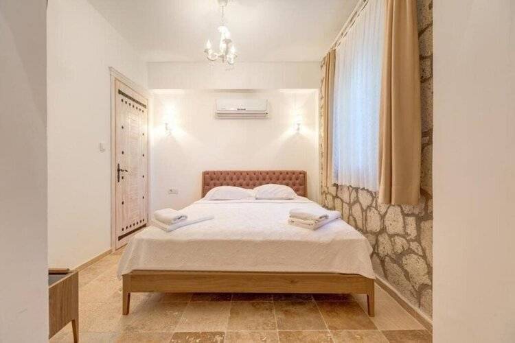 Alaroof Hotel