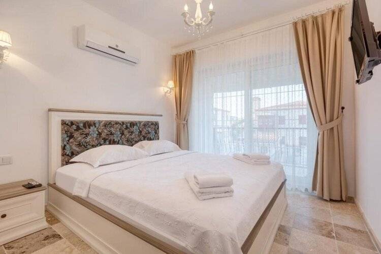 Alaroof Hotel