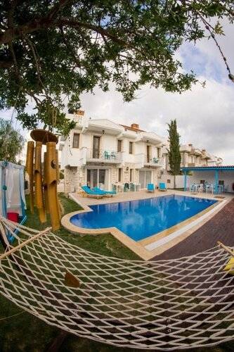 Bugra Alacati, Чешме