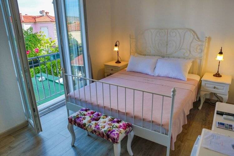 No Onbir Alacati
