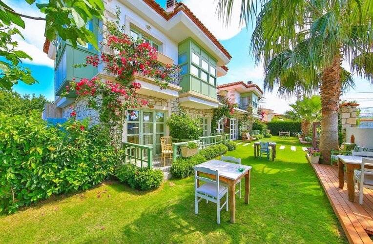 Palas Alacati (Adults Only 16+)