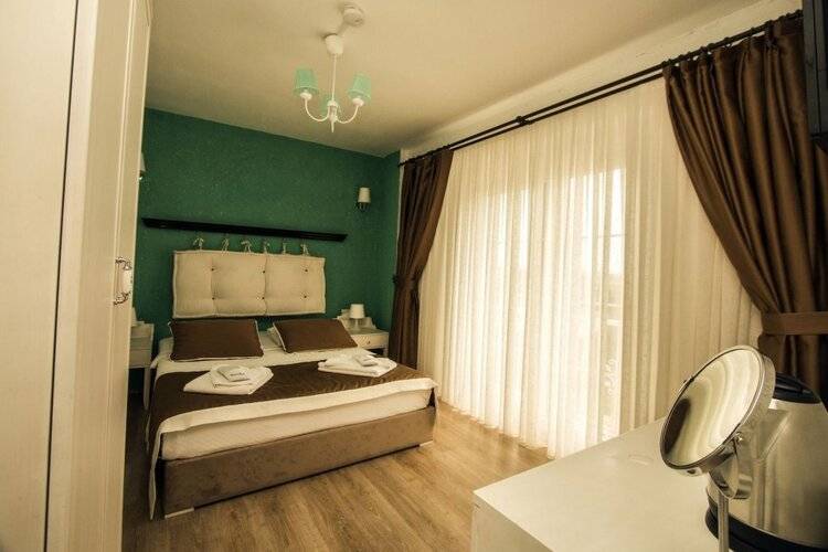 Sandal Alaçatı (Adults Only 12+)