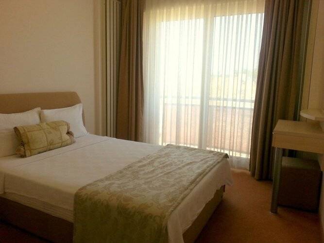 Kamer Suites & Hotel