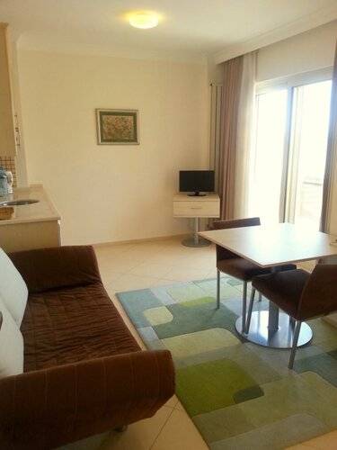 Kamer Suites & Hotel