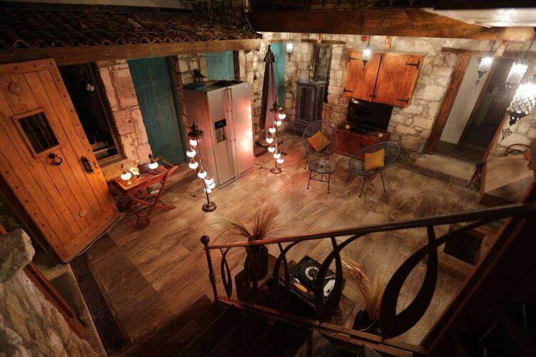 Mahzen Alacati (Adults Only 6+)