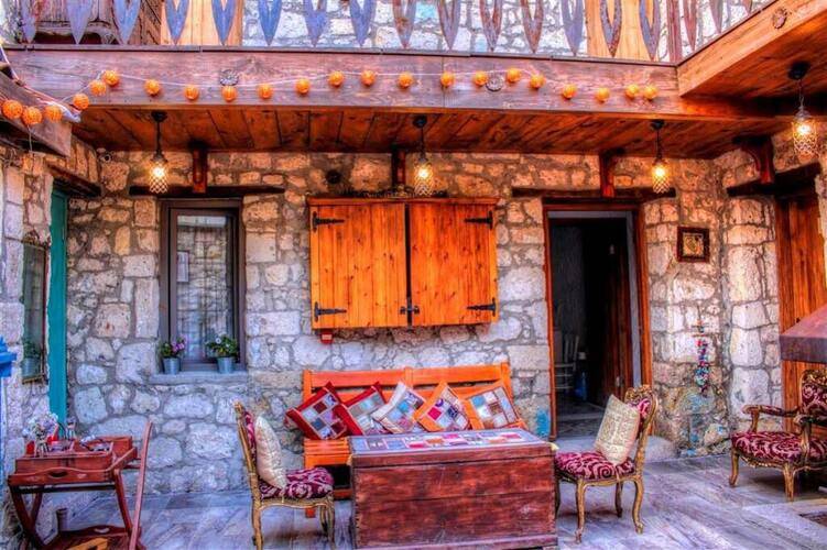 Mahzen Alacati (Adults Only 6+)