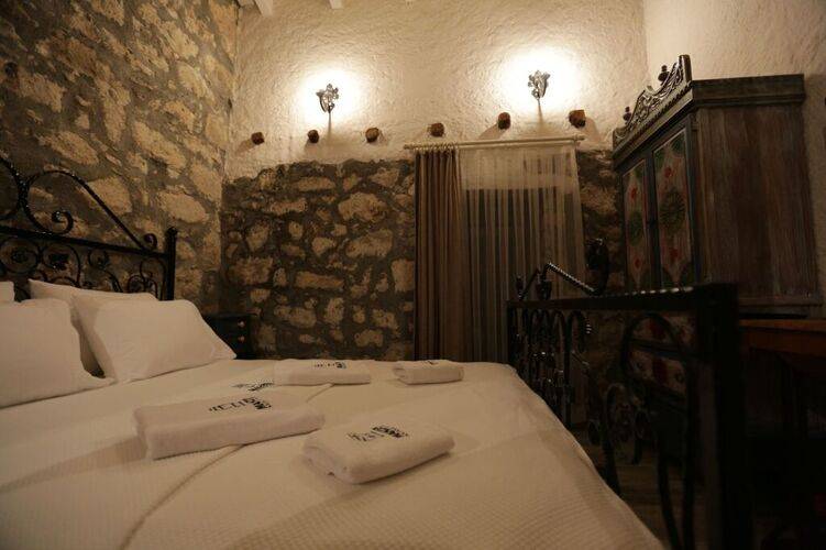 Mahzen Alacati (Adults Only 6+)