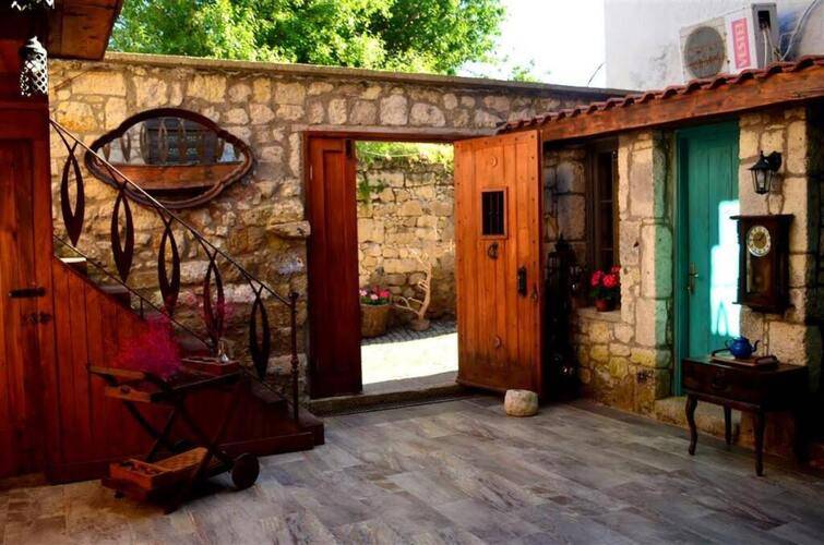 Mahzen Alacati (Adults Only 6+)