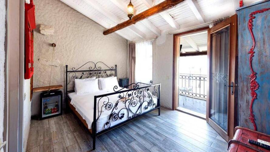 Mahzen Alacati (Adults Only 6+)