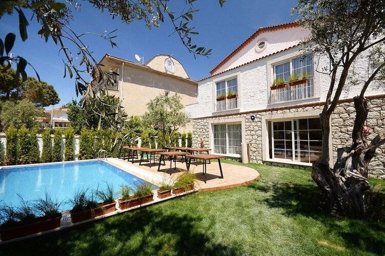 Rebetiko Hotel