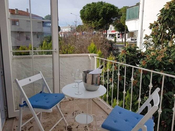 Rebetiko Hotel