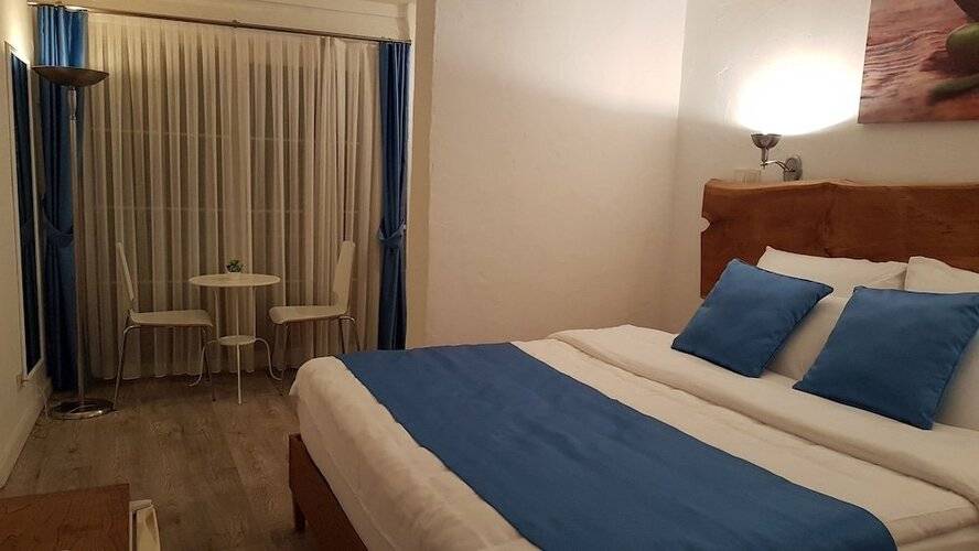 Rebetiko Hotel