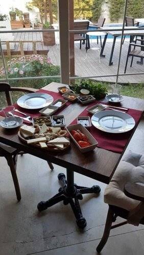 Rebetiko Hotel