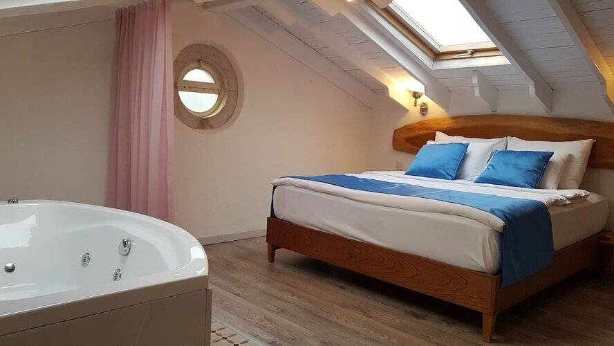 Rebetiko Hotel