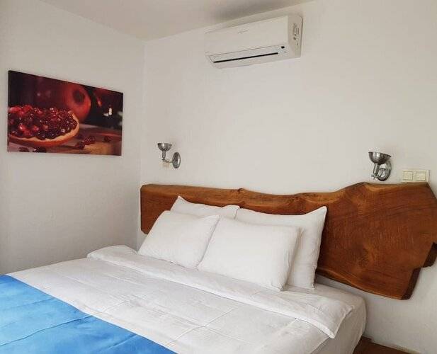 Rebetiko Hotel