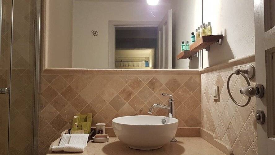 Rebetiko Hotel