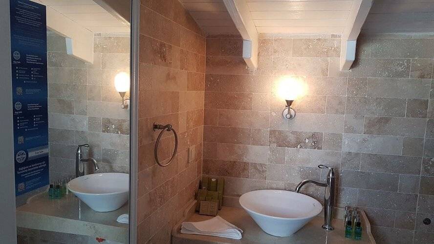 Rebetiko Hotel