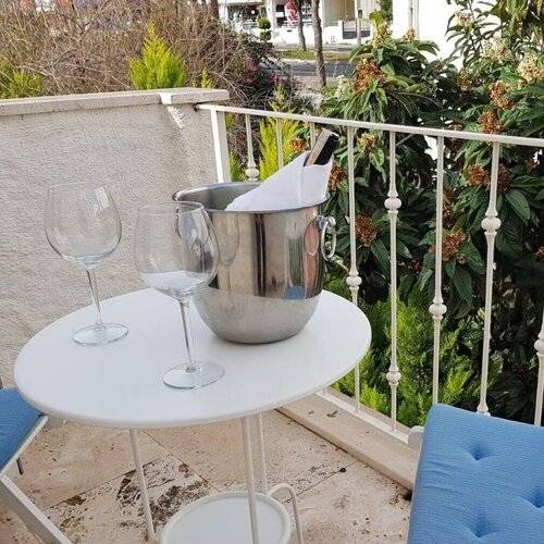 Rebetiko Hotel