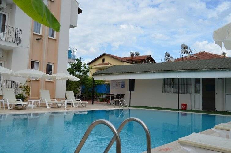 Cam Hotel