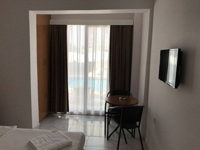 Cam Hotel