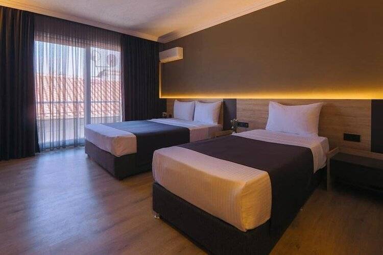 Отель Grand Faik Çeşme