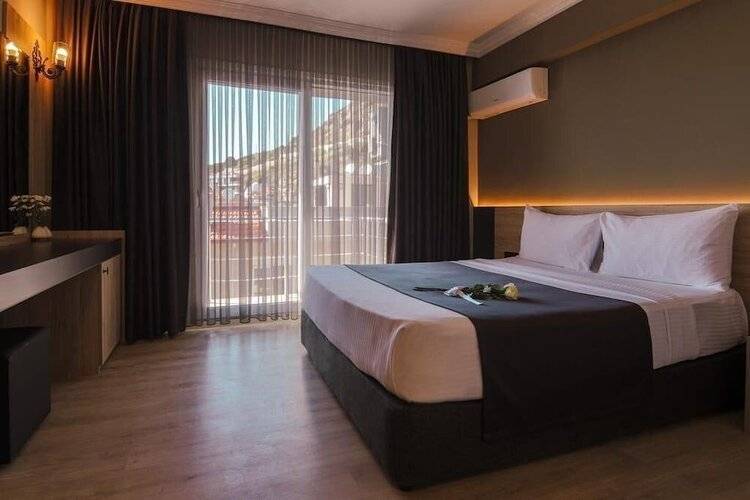 Отель Grand Faik Çeşme