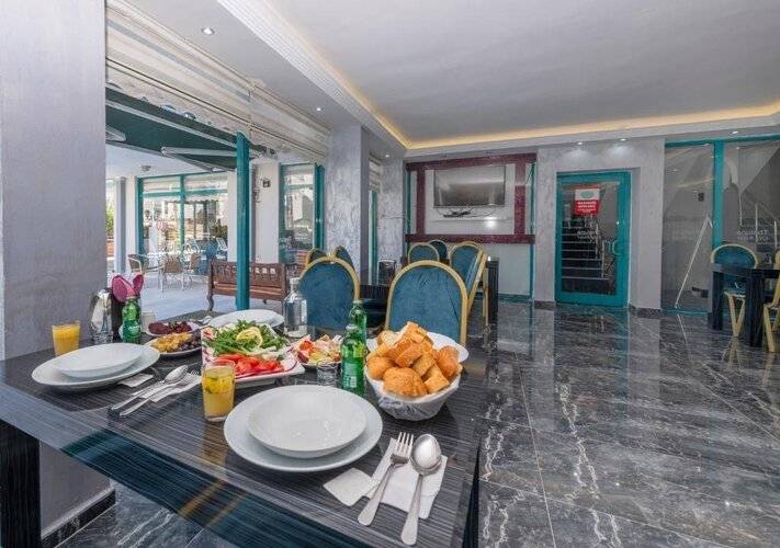 Theluna City Hotel