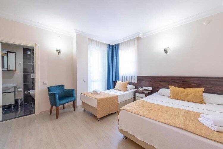 Theluna City Hotel