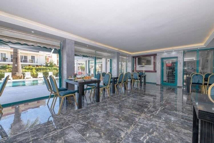 Theluna City Hotel