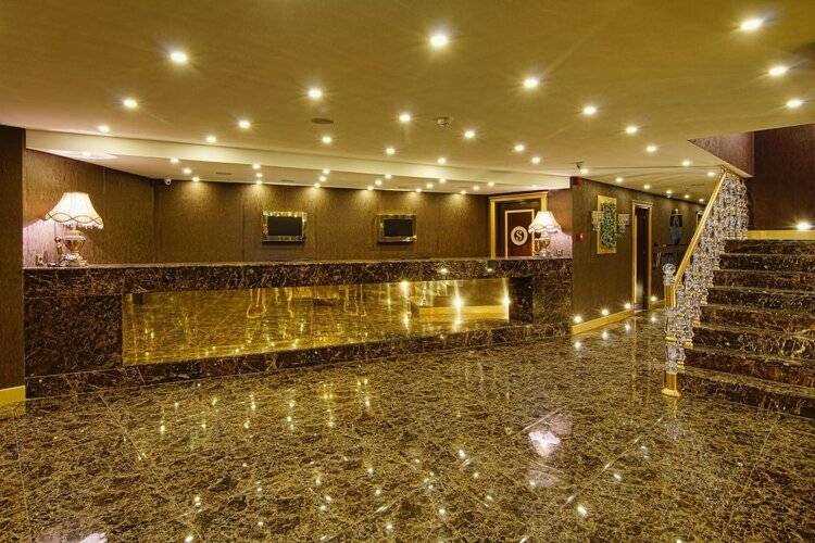 S White Hotel