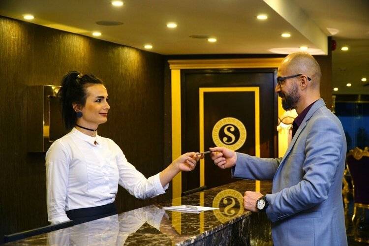 S White Hotel