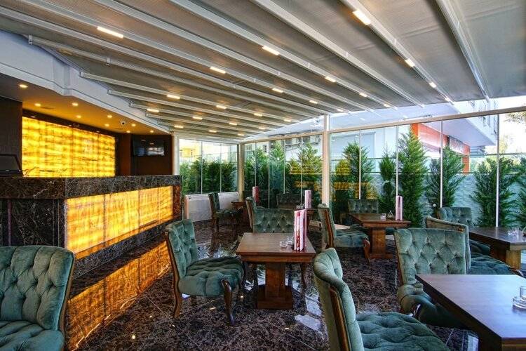 S White Hotel