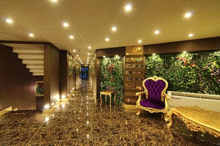 S White Hotel