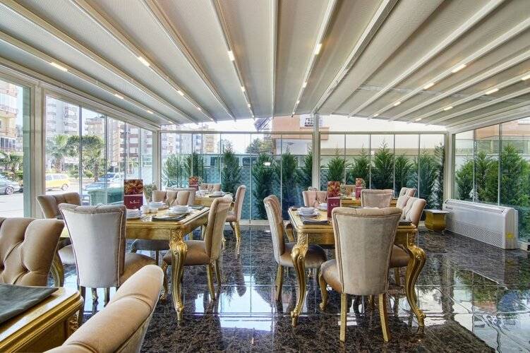 S White Hotel