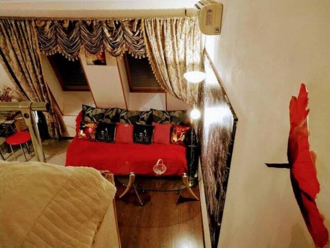 Дом С Прекрасным Видом На Зелёный Парк И Реку