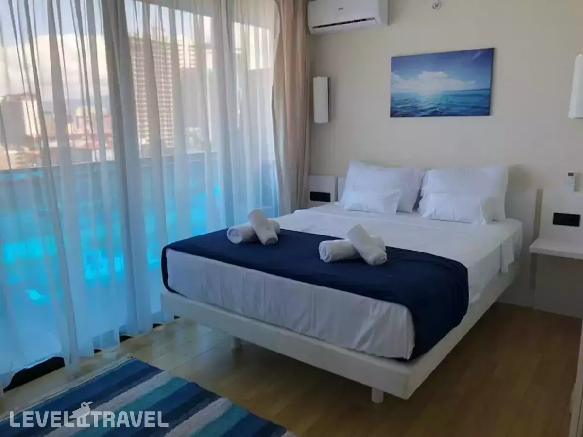 Twin Towers By Picnic