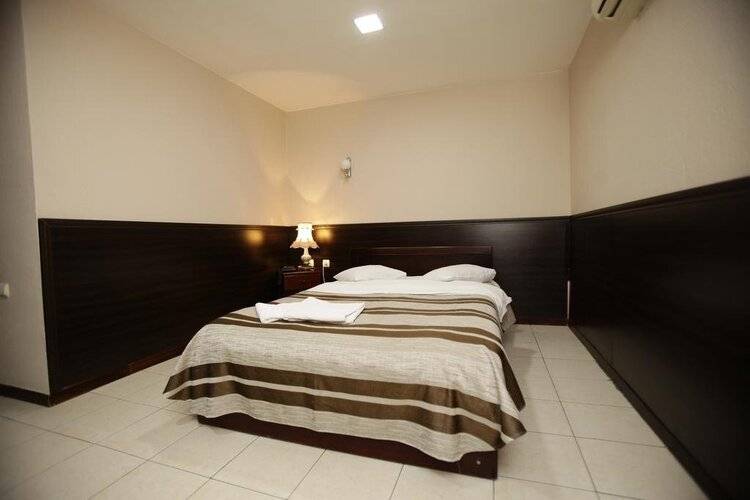 Rose Hotel