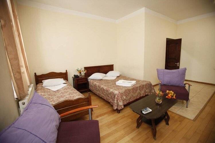 Rose Hotel