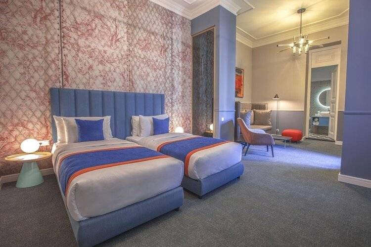 Heritage Hotel And Suites